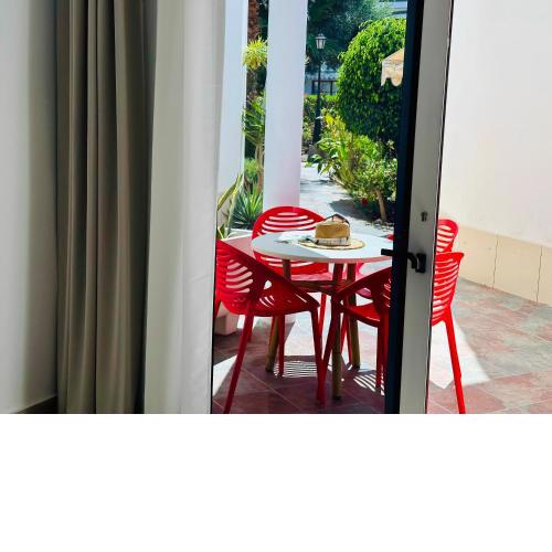 VERY NICE DUPLEX 50 MERETS FROM THE BEACH.