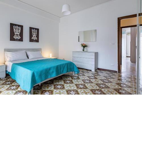 Via Libertà Roomy Apartment with Jacuzzi