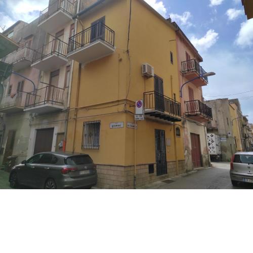 Via Re Federico 13