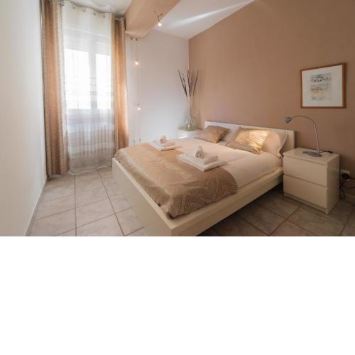 Viale della Repubblica free parking e Wifi 1 minute to Garda Lake