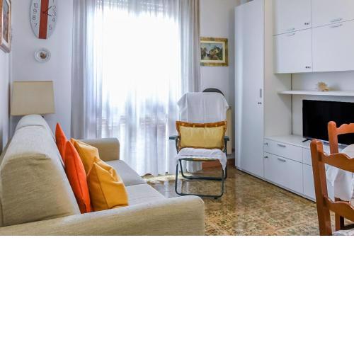 Viareggio Cozy Apt With Balcony near the Station!