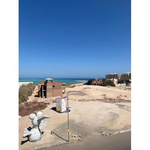 Vibrant Seaview 2-bedroom Flat