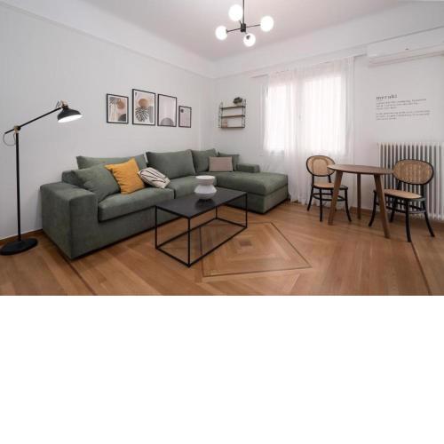 Vibrant Urban Getaway: Modern 1-Bedroom near Bars, Parks, and Metro