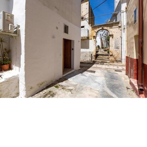 Vico dei Mille by BarbarHouse