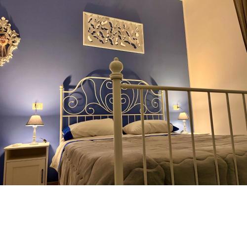 Vico Longo 25 - Ensuit flat in the heart of Naples