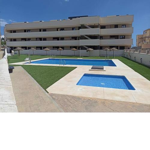 Victoria 2. Piscina comunitaria