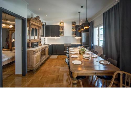 Victorian Elegance, Athens' Hidden Gem, 6BR , 30sec to metro , AC , Netflix