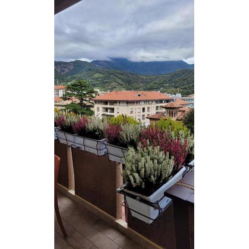 View lovely 3bed-2bath condo full furnished.