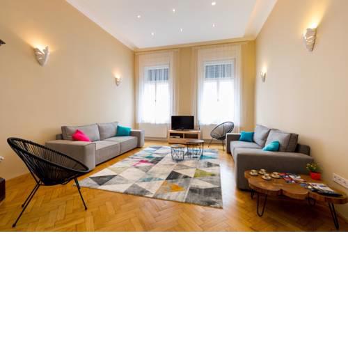 VII.ker. Design star 2 BR party zone