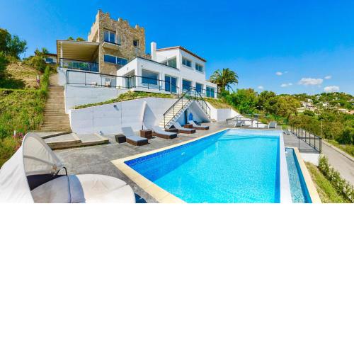 Villa 18 Guests, Sea & Mountain Views, Pool, Game Room