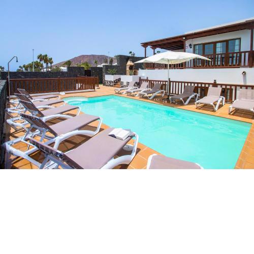 Villa 22 Sea Views, Pool,Games,Hot Tub, Office with Computer+ WIFI