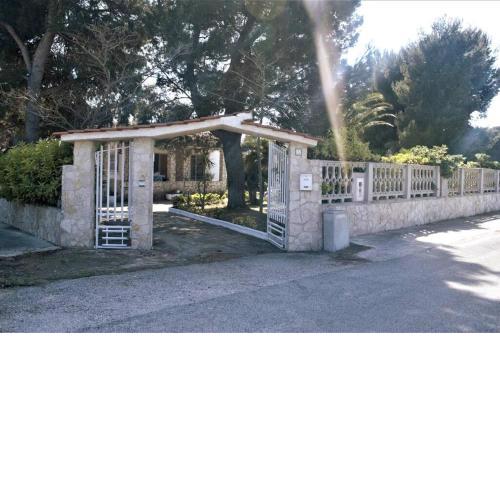 VILLA A CAMPOMARINO
