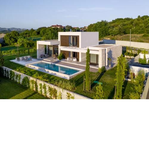 Villa Adoral