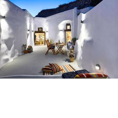Villa Agalitsa Cave Houses with Garden Courtyard