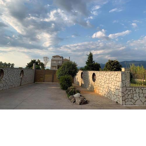 Villa Akti