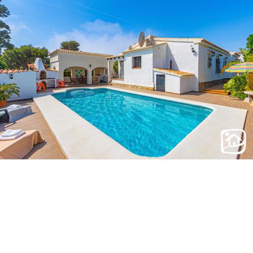 Villa Alamito by Abahana Villas