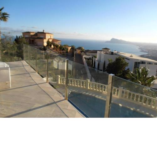 Villa Aleandra con Maravillosas Vistas al mar!