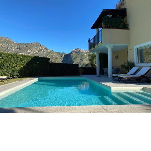 Villa Almond
