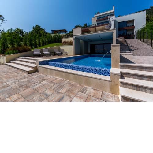 Villa AltaVista - Seaview & Relax with Private MiniGolf & Heated Pool