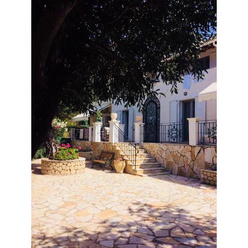 Villa Ampelaki "30 meters to beach"