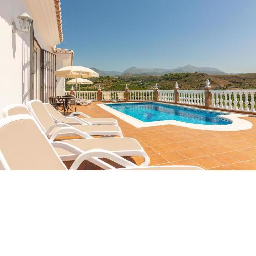 VILLA ANDALUCÍA: cerca de todo, intimidad y espacio