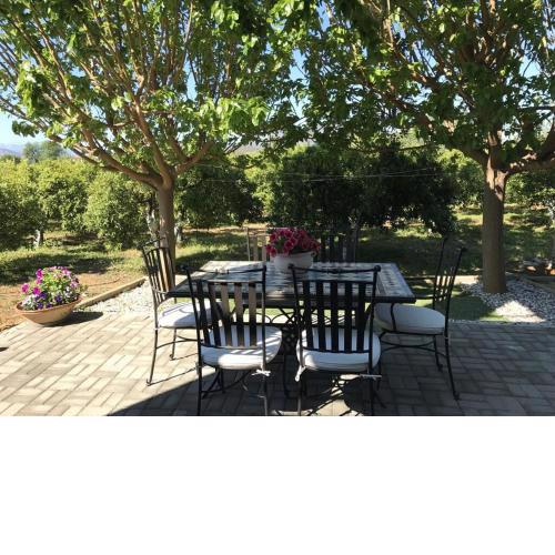 Villa apartment with private garden near the beach
