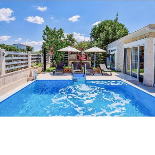 Villa APOLLON by the Beach
