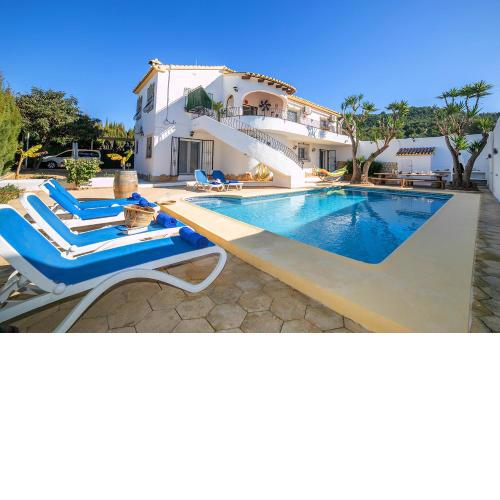 Villa Armonía by Cabrerahomes