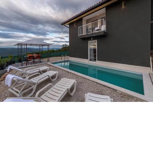 Villa Art house with Pool and a beautiful view on the river Mirna valley