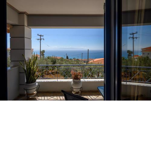 Villa Artemis - Luxury Home over Lourdas bay