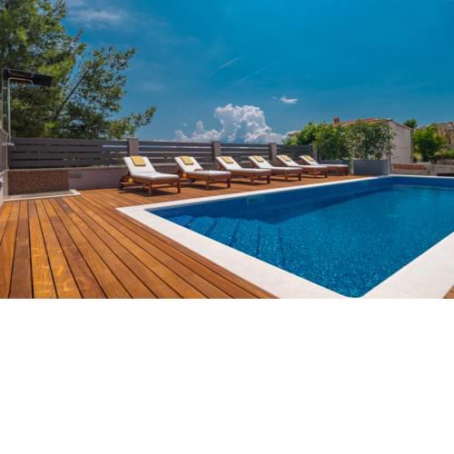 Villa Arya with heated swimming pool, roof hot tub, sauna and gym near the beach