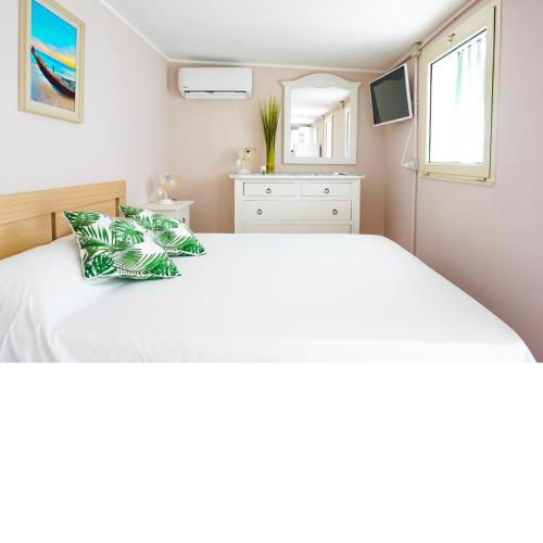 Villa Aurelia - Modern Seafront Studio Apartment