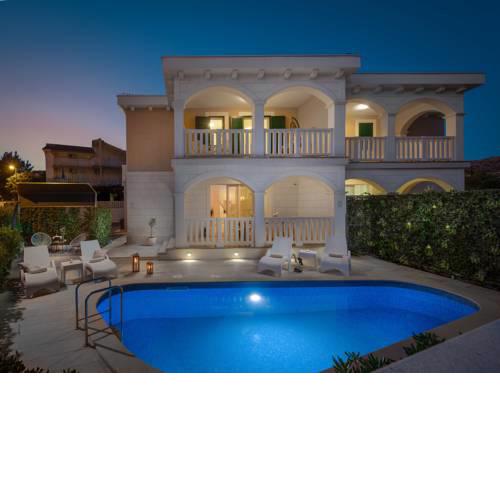 Villa Authentica