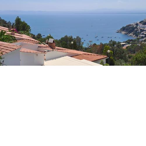 Villa avec piscine privative dans cadre exceptionnel plage Canyelles
