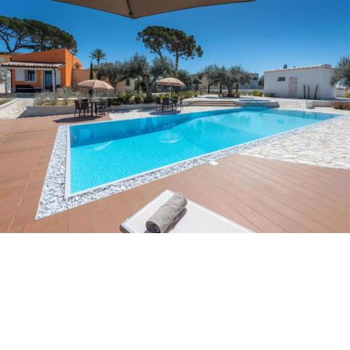 Villa Azzurra con vista piscina
