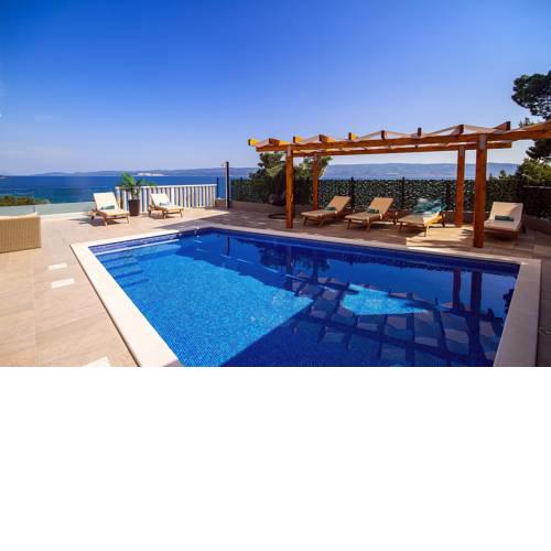 Villa Bakota - only 200m from the sandy beaches, private 28m2 pool