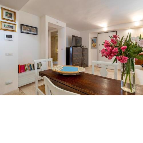Villa Bali - Charming Seafront Apartment Fertilia