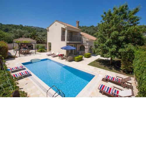 Villa Barbaro by Villa Plus