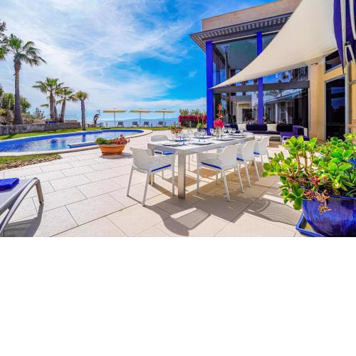 Villa Bay Blue, by Priority