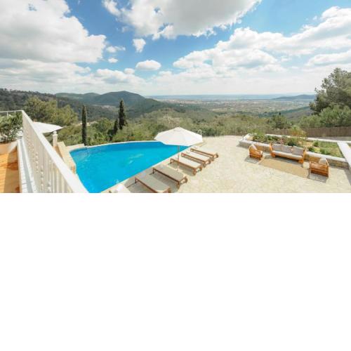 Villa Bellavista has stunning views and a private infinity pool