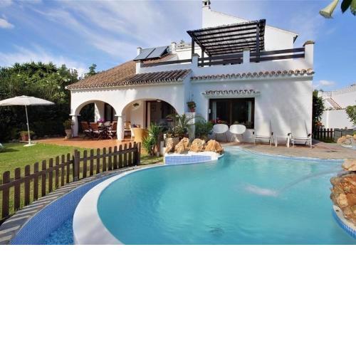 Villa by the beach 5 bedrooms
