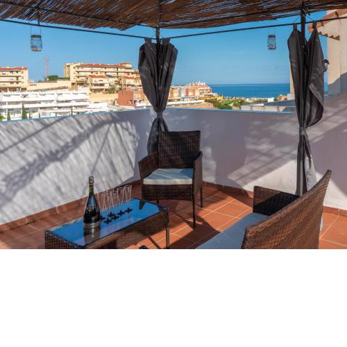 VILLA by the beach. Pool, Priv Parking and Golf
