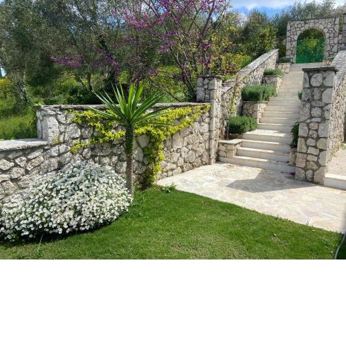 Villa by the Lake in Karoubatika near Agios Ioannis