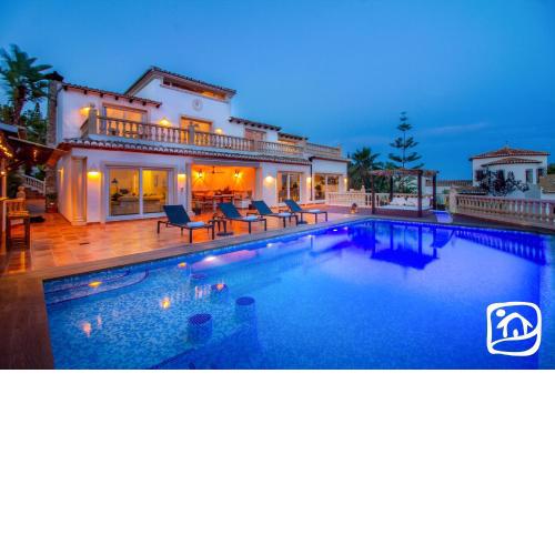 Villa Calma by Abahana Villas