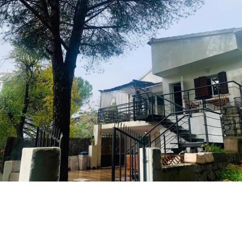 Villa Cardui. Casa de diseño con magníficas vistas