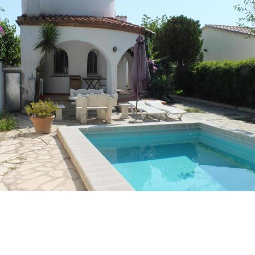 Villa Castelló d'Empúries, 3 dormitorios, 8 personas - ES-204-1