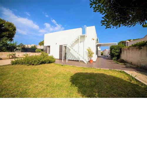 Villa Champagne e Sea - entire villa with private pool