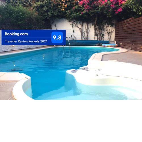 Villa Christina with private pool in Saronida, near stunning beaches, Athens airport & Sounio