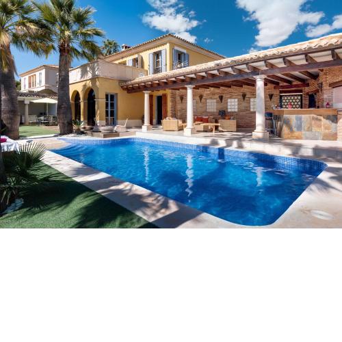 Villa con espectaculares vistas al Mediterráneo.