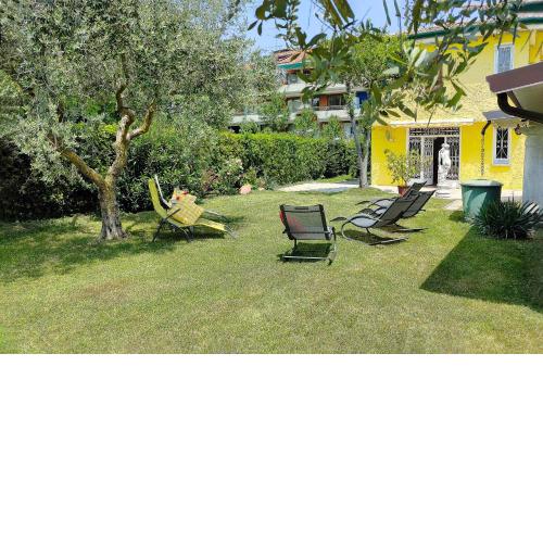 Villa con giardino privato, tre camere, due bagni